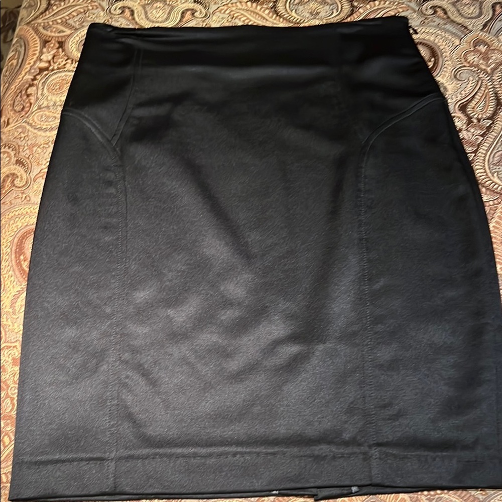 Elegant Black Pencil Skirt